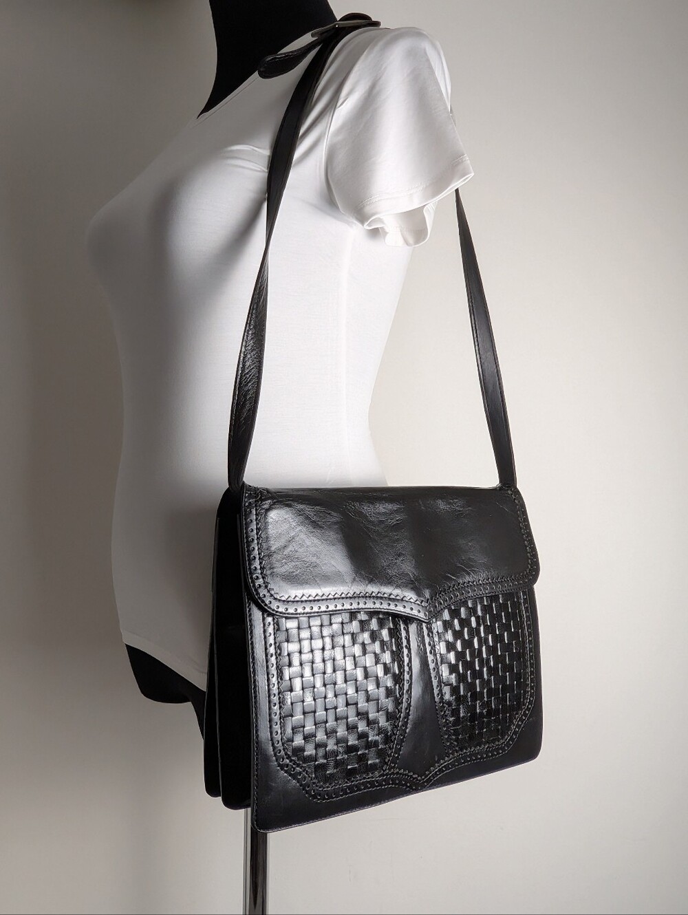 Yves Saint Laurent Black Leather Woven Shoulder Bag Messenger Vintage YS 2679214